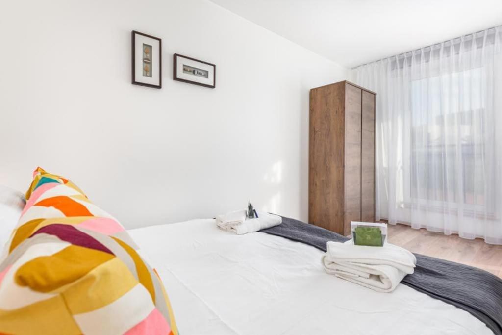 Modern Riverside Apartment With Free Parking Space شتشيتسين المظهر الخارجي الصورة